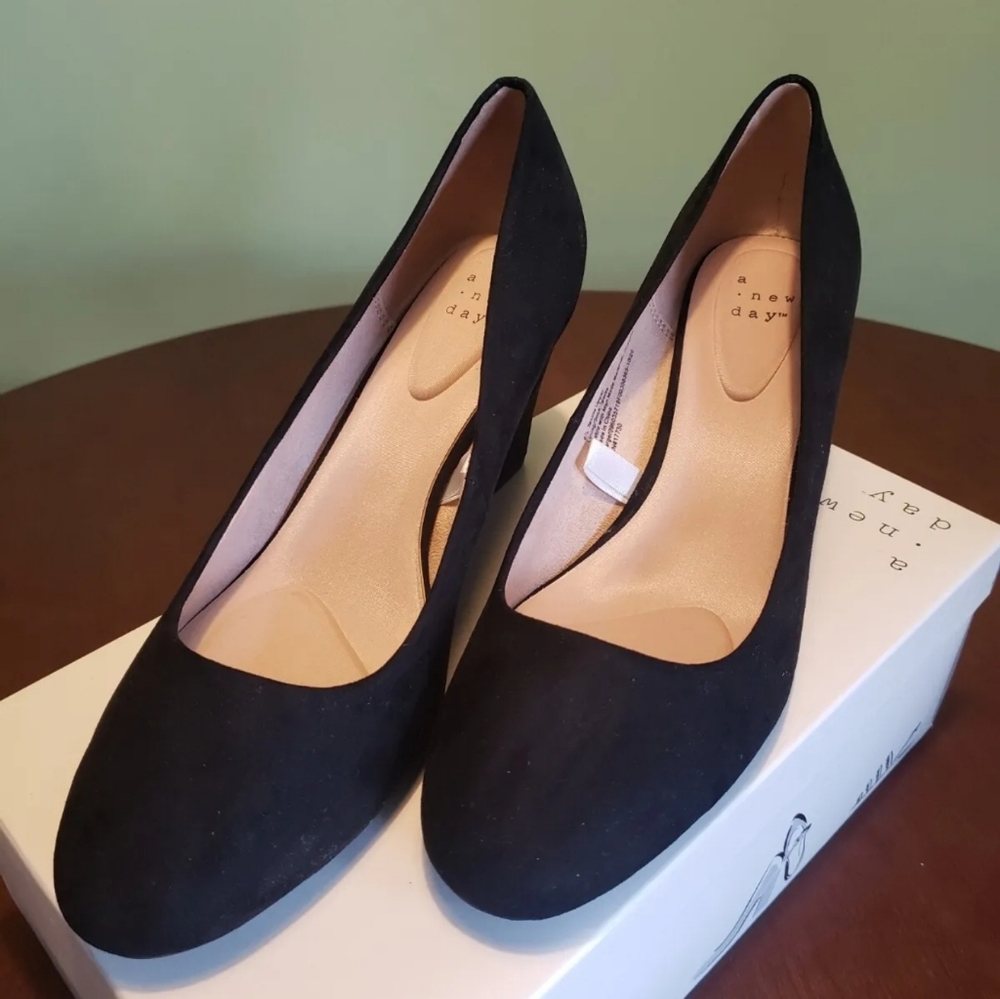 New! A New Day Round Toe Faux Suede Wedge Pumps Heels Women’s Size 8.5 Black